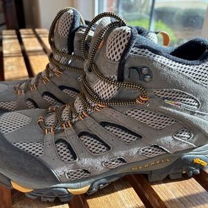 Men's Merrill Moab Ventilator Walnut Hiking Boot J86593 Size 10.5